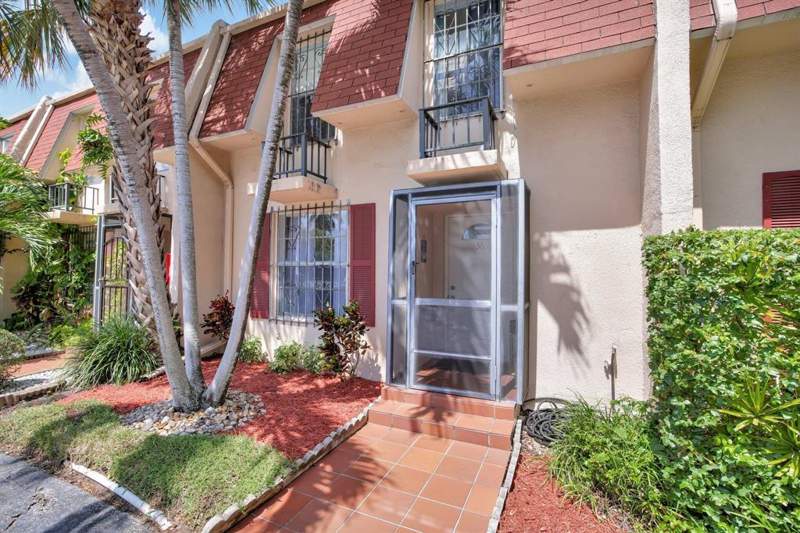 3 bedroom Townhouse at 1001 Three Islands Boulevard #36, Desoto Park North Condo, Hallandale Beach — photo 2