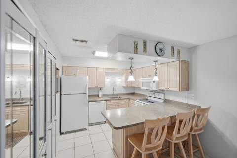 105 SE Village Drive, Port St. Lucie FL - photo 15 of 57