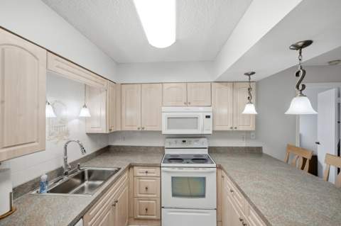 105 SE Village Drive, Port St. Lucie FL - photo 17 of 57