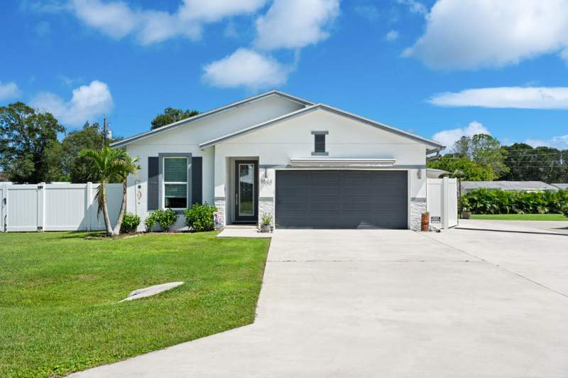 3 bedroom Single Family Residence at 5504 Deleon Avenue, Lakewood Park Unit 12, Fort Pierce — photo 4