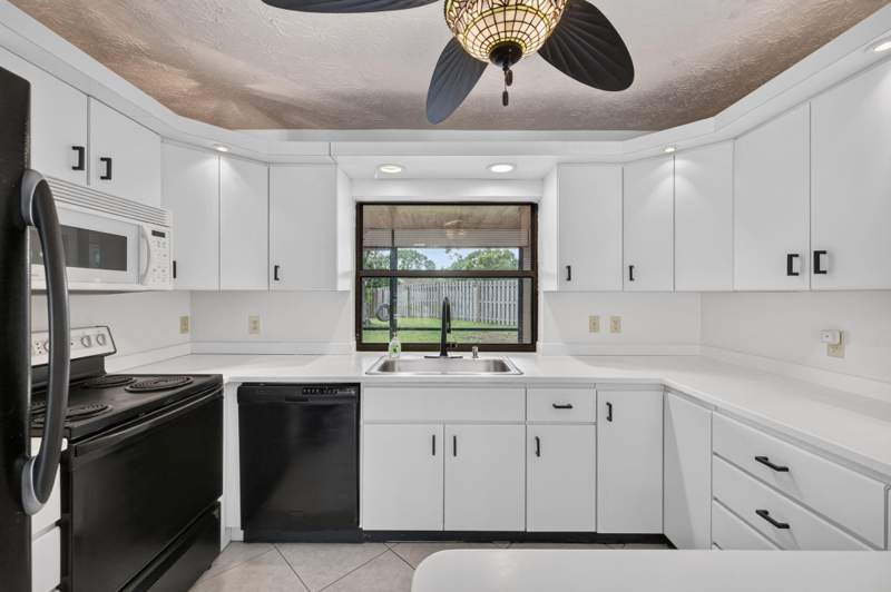 3 bedroom Single Family Residence at 102 SW Evans Avenue, Port St Lucie Section 18, Port St. Lucie — photo 4