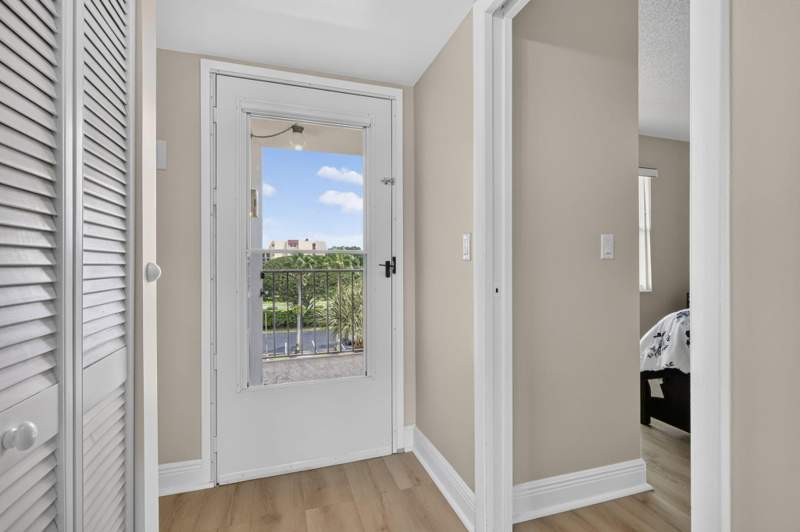 2 bedroom Condominium at 3871 Via Poinciana #407, Poinciana Place Condo 1,2,8 And 9, Lake Worth — photo 4