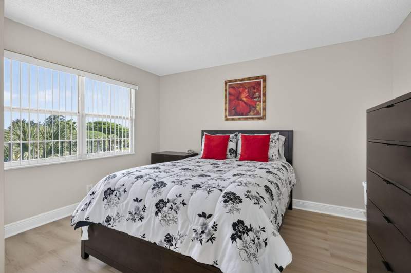 2 bedroom Condominium at 3871 Via Poinciana #407, Poinciana Place Condo 1,2,8 And 9, Lake Worth — photo 5