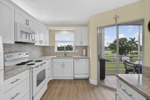 3871 Via Poinciana #407, Lake Worth FL - photo 22 of 67