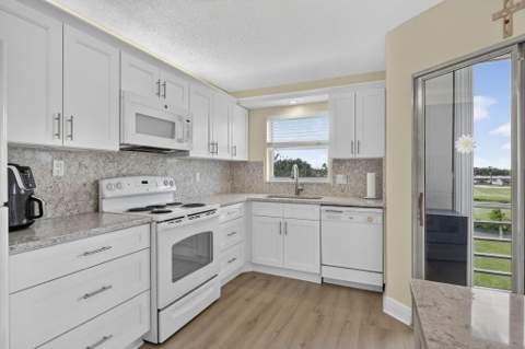 3871 Via Poinciana #407, Lake Worth FL - photo 23 of 67