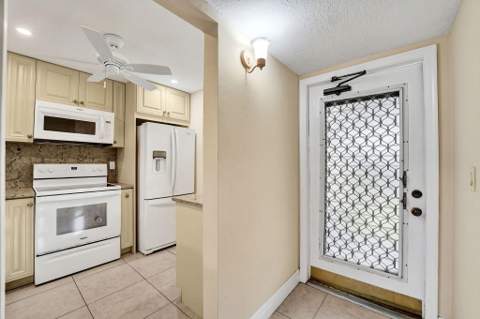 9460 Poinciana Place #203, Davie FL - photo 8 of 51