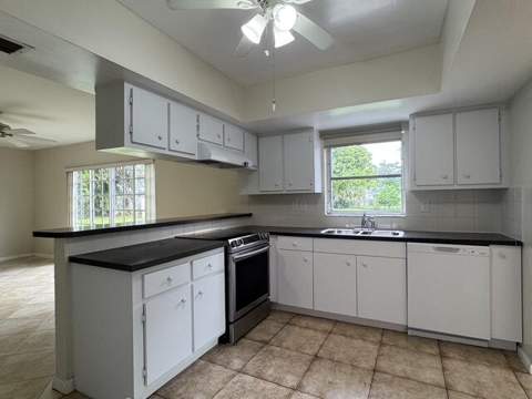 8306 NW 74th Terrace, Tamarac FL - photo 24 of 37