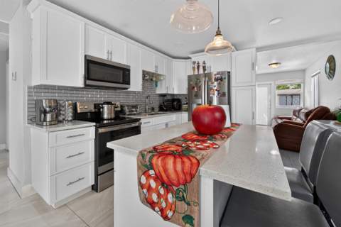 946 Mcintosh Street, West Palm Beach FL - photo 13 of 53