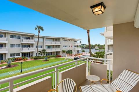 1198 Hillsboro Mile #210, Hillsboro Beach FL - photo 20 of 33
