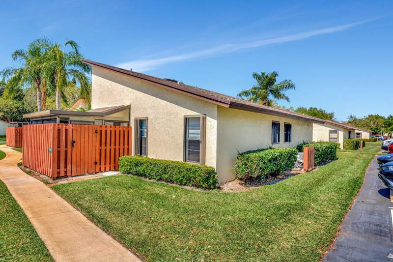 2 bedroom Condominium at 7917 SE Villa Circle, Villas Of Hobe Sound Condo, Hobe Sound — photo 4