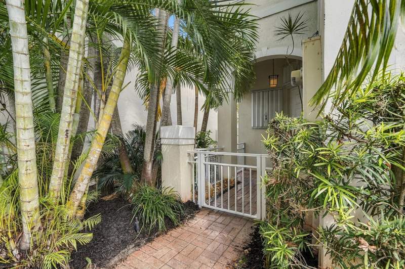 4 bedroom Single Family Residence at 1115 Papaya Street, West Lake Village Plat, Hollywood — photo 4