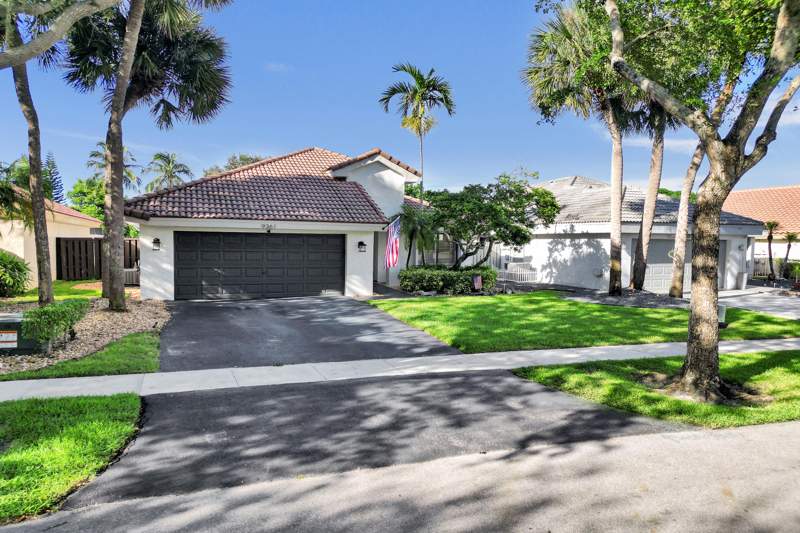 3 bedroom Single Family Residence at 9361 NW 18th Drive, Jacaranda Parcel 252A, Plantation — photo 4