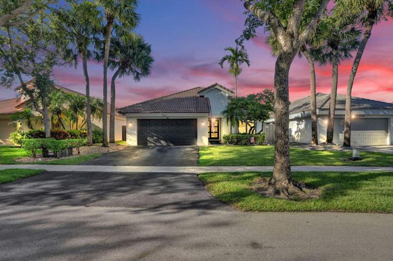 3 bedroom Single Family Residence at 9361 NW 18th Drive, Jacaranda Parcel 252A, Plantation — photo 2