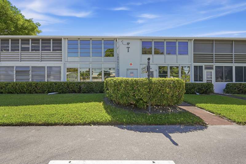 1 bedroom Condominium at 551 Durham Circle #T, Durham T Condo, Deerfield Beach — photo 2