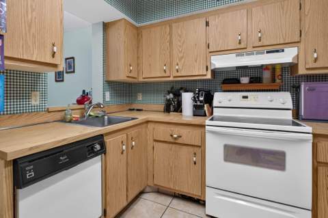 4550 NW 18th Avenue #107, Deerfield Beach FL - photo 10 of 43