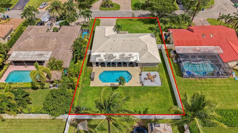 3 bedroom Single Family Residence at 626 NW 100th Way, Oak Wood, Coral Springs — photo 5