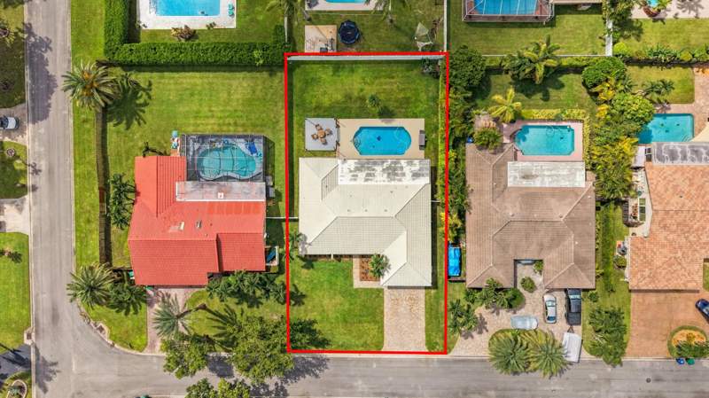 3 bedroom Single Family Residence at 626 NW 100th Way, Oak Wood, Coral Springs — photo 4