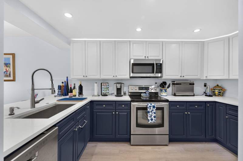 2 bedroom Condominium at 8 Royal Palm Way #104, Boca Bayou, Boca Raton — photo 4