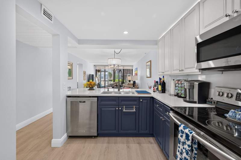 2 bedroom Condominium at 8 Royal Palm Way #104, Boca Bayou, Boca Raton — photo 5