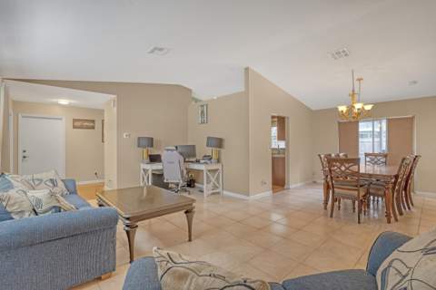 102 Sand Pine Way, Royal Palm Beach FL - photo 10 of 32