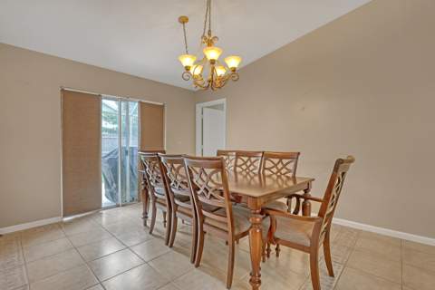 102 Sand Pine Way, Royal Palm Beach FL - photo 11 of 32