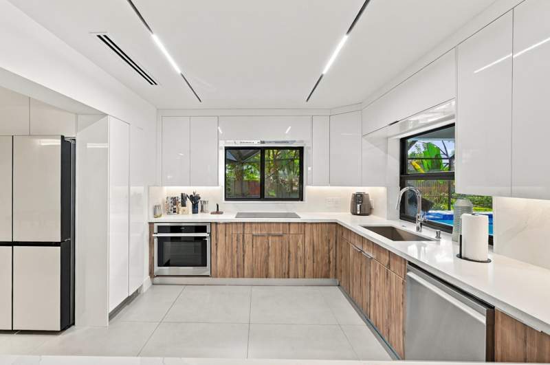4 bedroom Single Family Residence at 2537 NW 116th Terrace, Coral Springs Country Club West, Coral Springs — photo 2