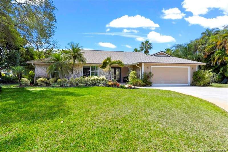 4 bedroom Single Family Residence at 2085 SW Aladdin Street, Port St Lucie-Section 08, Port St. Lucie — photo 2