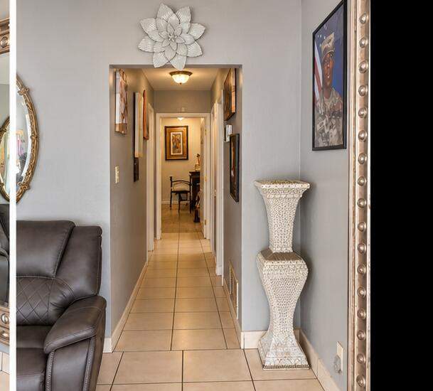 4 bedroom Single Family Residence at 4301 SW 28th Street, Hyde Park First Sec, West Park — photo 4
