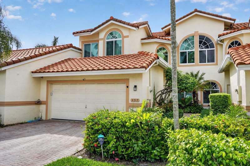 3 bedroom Single Family Residence at 457 W Palm Aire Drive, Palm Aire Oaks Course Estates, Pompano Beach — photo 2