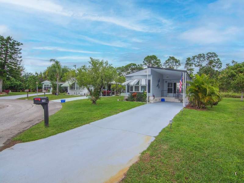 2 bedroom Manufactured Home at 196 W Caribbean, Spanish Lakes Golf Village, Port St. Lucie — photo 3