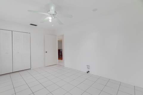 903 Worcester Lane, Lake Worth FL - photo 13 of 43