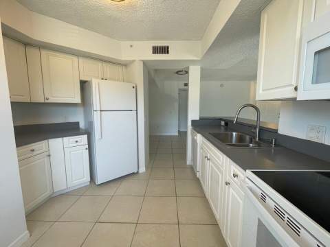 165 NW 96th Terrace #3-207, Pembroke Pines FL - photo 16 of 39
