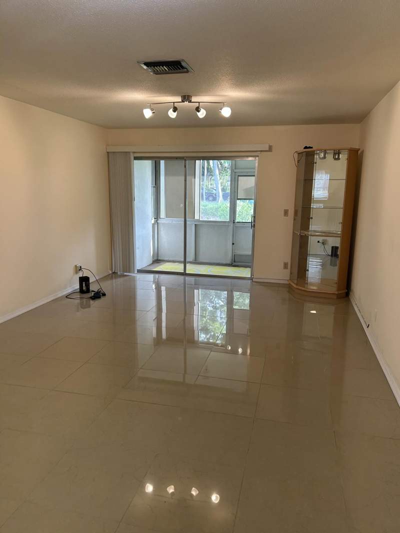 2 bedroom Villa at 2956 Crosley Drive #C, : Cresthaven Villas, West Palm Beach — photo 4