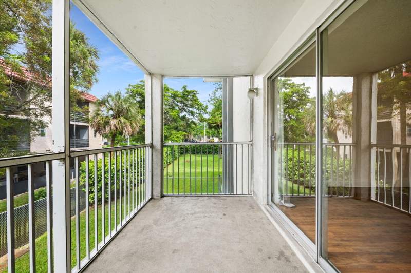 2 bedroom Condominium at 3000 Riverside Drive #209-1, Foxwood Hollow At Coral Springs, Coral Springs — photo 4
