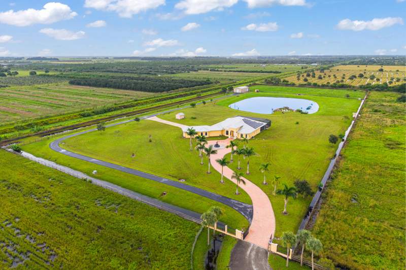 3 bedroom Single Family Residence at 20008 Southern Star Drive, Southern Star Stables Subdivision, Fort Pierce — photo 2