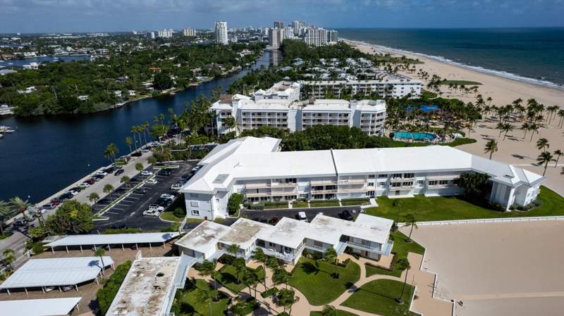 1 bedroom Stock Cooperative at 1750 S Ocean Lane #205, Lago Mar Place Co-Op, Fort Lauderdale — photo 4