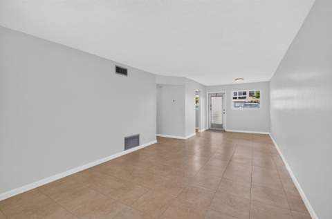 2192 NE 1st Way #104, Boynton Beach FL - photo 7 of 35