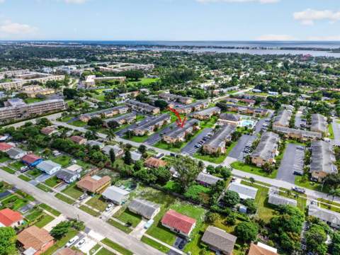 2192 NE 1st Way #104, Boynton Beach FL - photo 23 of 35