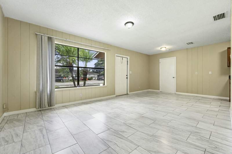 4 bedroom Single Family Residence at 816 NE 22nd Street, Sugarland Heights 3, Belle Glade — photo 3