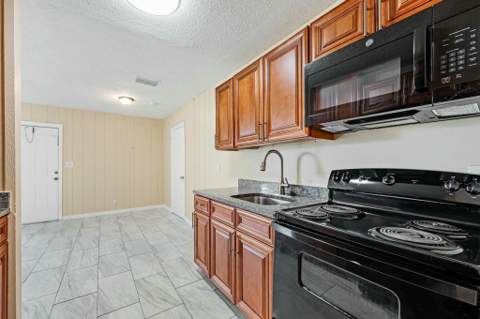 816 NE 22nd Street, Belle Glade FL - photo 9 of 23