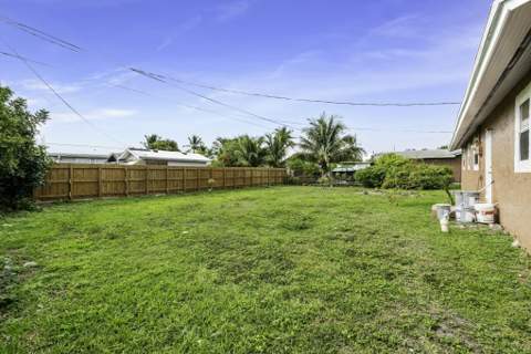 816 NE 22nd Street, Belle Glade FL - photo 19 of 23