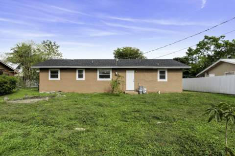 816 NE 22nd Street, Belle Glade FL - photo 20 of 23