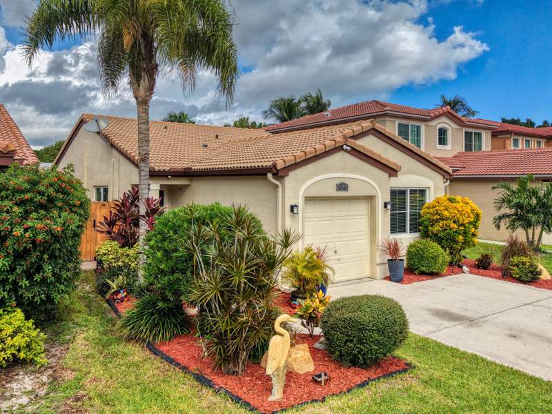 3 bedroom Single Family Residence at 4249 NW 1st Drive, Hammocks At Riverglen, Deerfield Beach — photo 4