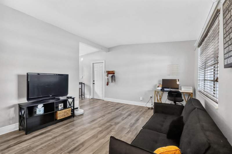 3 bedroom Single Family Residence at 3842 Ocala Road, Seminole Manor, Lake Worth — photo 5