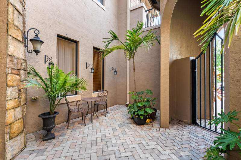 4 bedroom Single Family Residence at 10325 Medicis Place, Versailles, Wellington — photo 3
