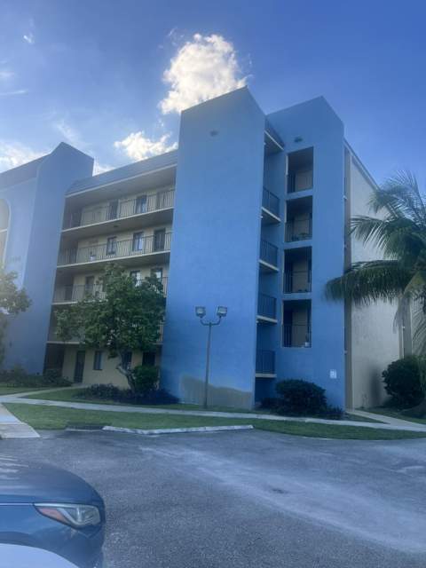 2794 Tennis Club Drive #205, West Palm Beach FL - photo 8 of 8