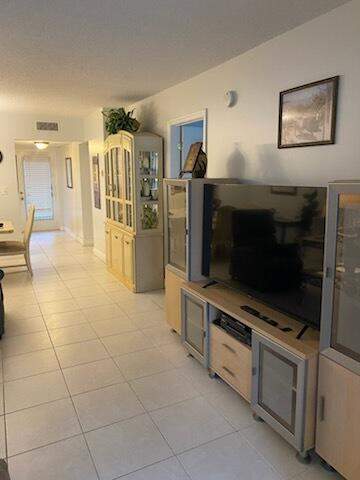 2 bedroom Condominium at 7817 Golf Cir Drive #210, Oriole Golf & Tennis Club Condo, Margate — photo 5