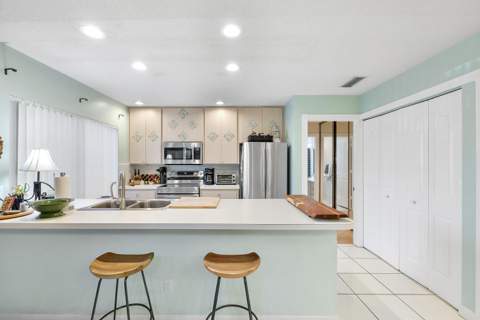 9041 Sun Terrace Circle #A, West Palm Beach FL - photo 6 of 17
