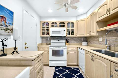 2840 S Ocean Boulevard #3070, Palm Beach FL - photo 7 of 37