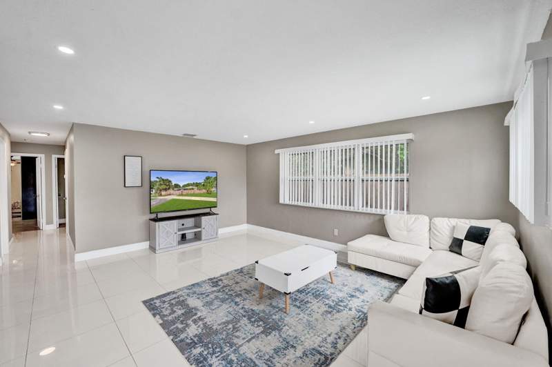 4 bedroom Single Family Residence at 921 NW 14th Street, Chateau Park Sec, Fort Lauderdale — photo 3